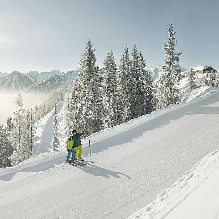 Skifahren bei sommerlichem Wetter